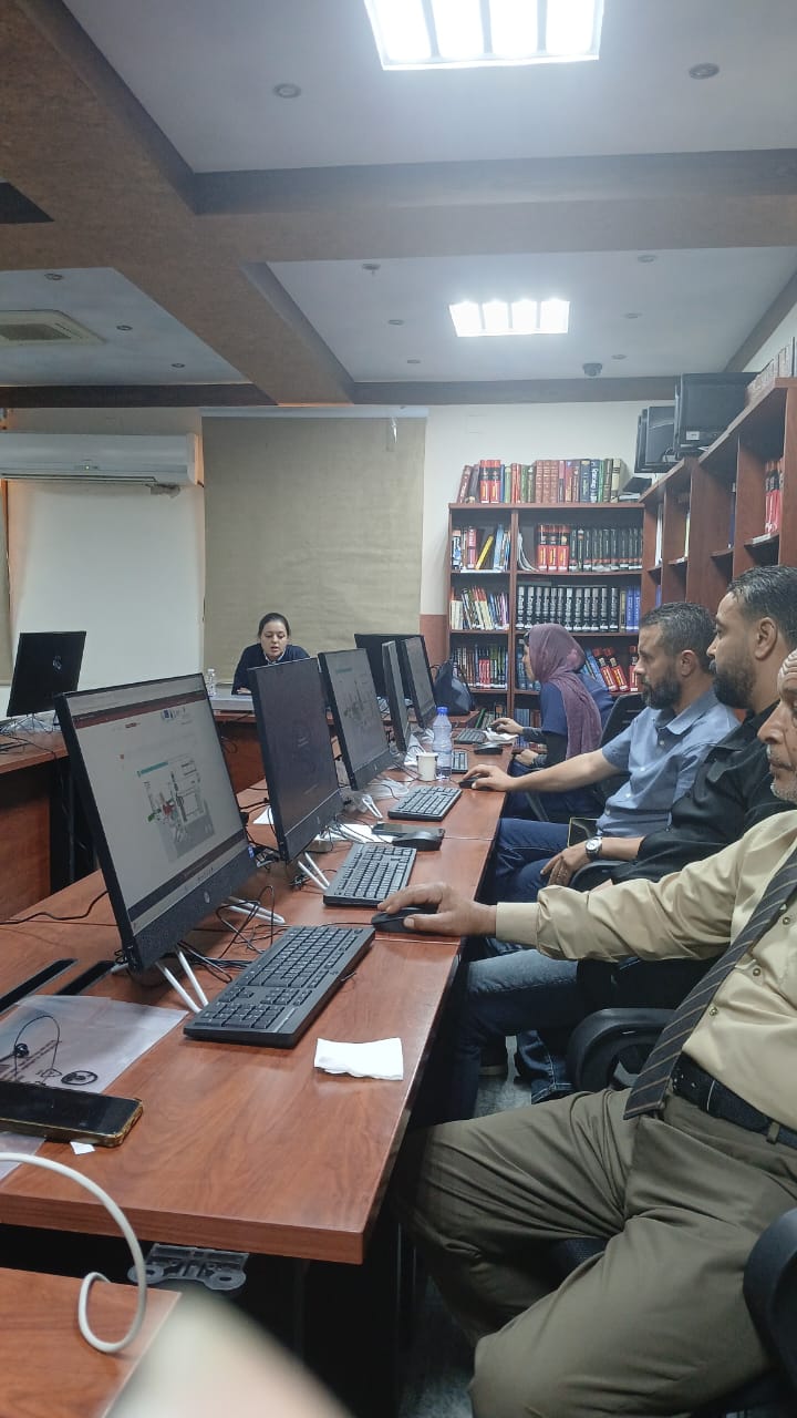 صورة من ورش ودورات التدريب لدى TSD — فريق التدريب مع المتدربين