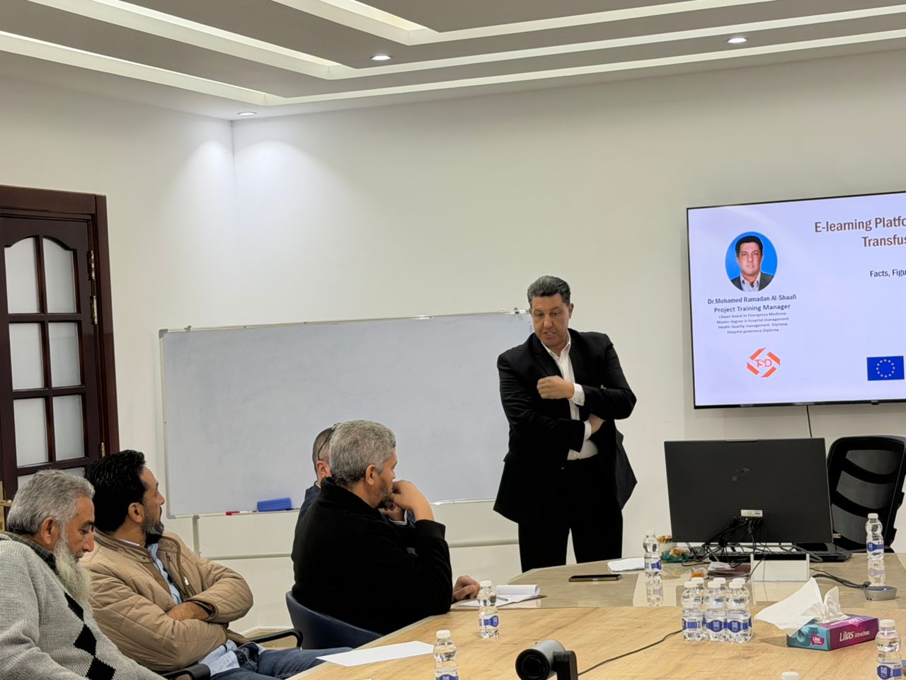 صورة من ورش ودورات التدريب لدى TSD — فريق التدريب مع المتدربين