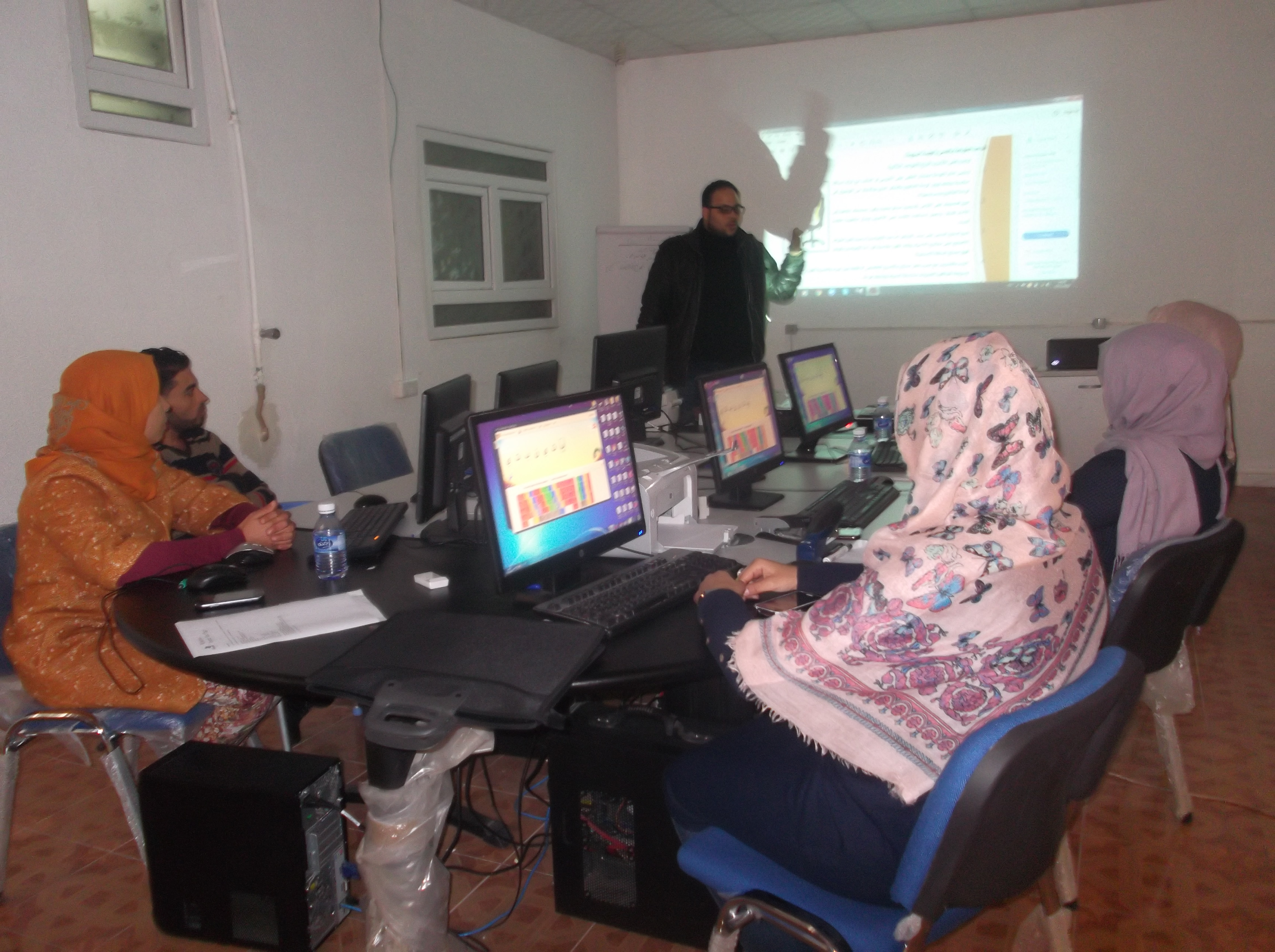 صورة من ورش ودورات التدريب لدى TSD — تطبيق عملي داخل قاعة التدريب
