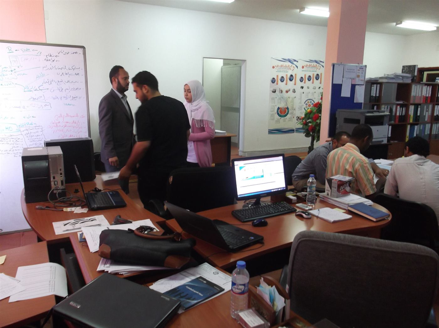 فريق شركة التقدم الهندسي داخل مقر الشركة